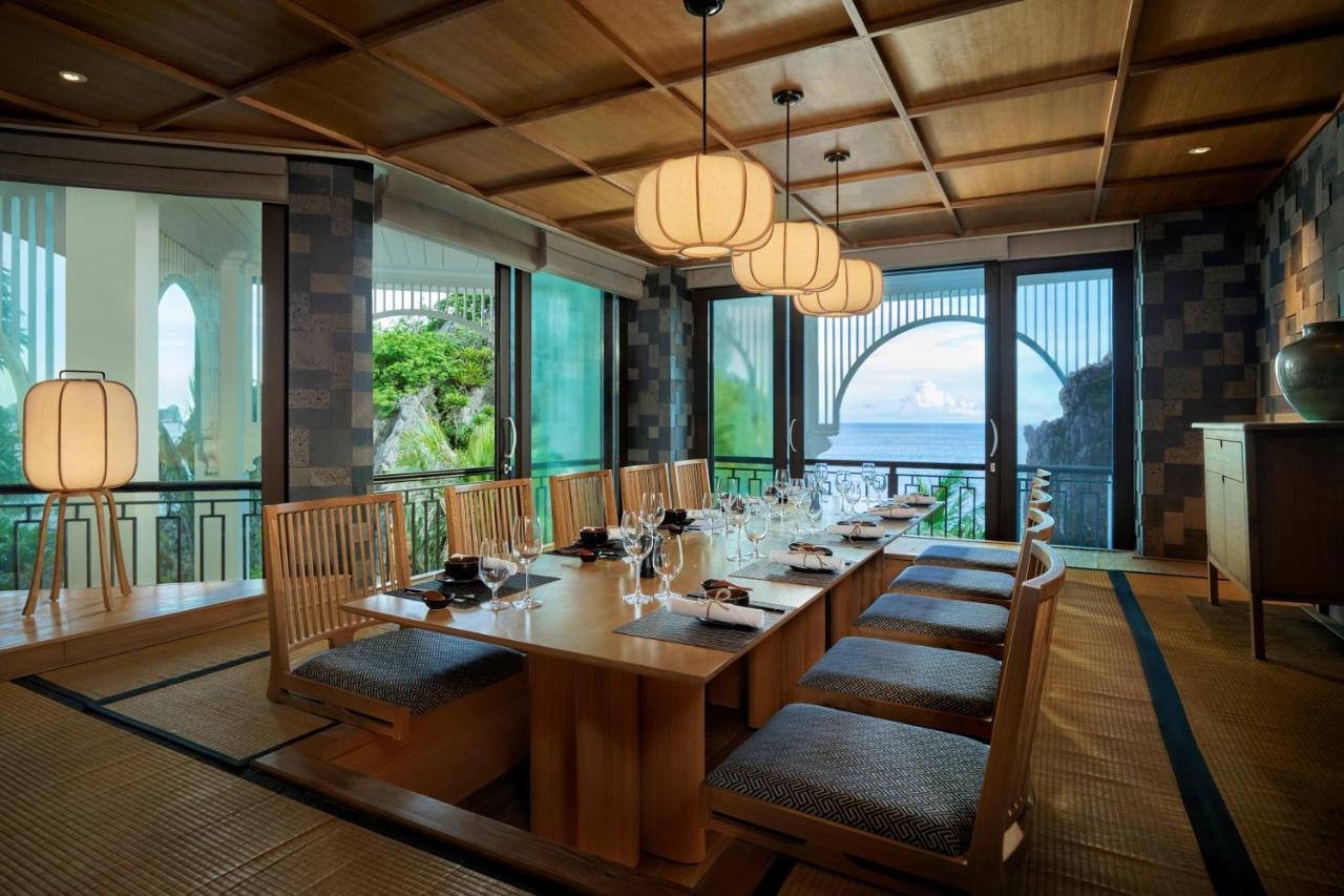 Hotel Perle D'Orient Cat Ba - Mgallery Chan Chau Exteriör bild The interior of the restaurant