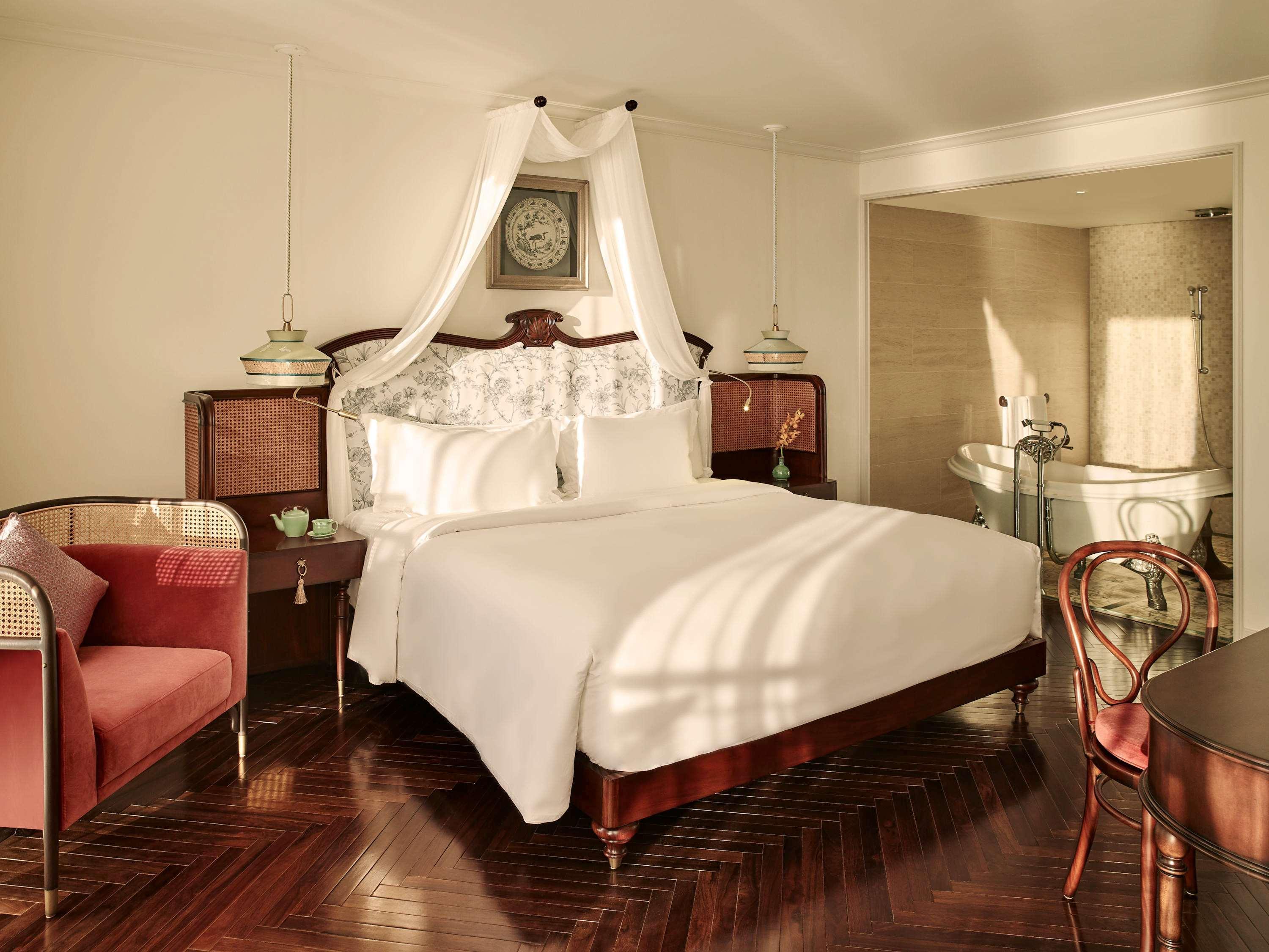 Hotel Perle D'Orient Cat Ba - Mgallery Chan Chau Exteriör bild A suite at the hotel