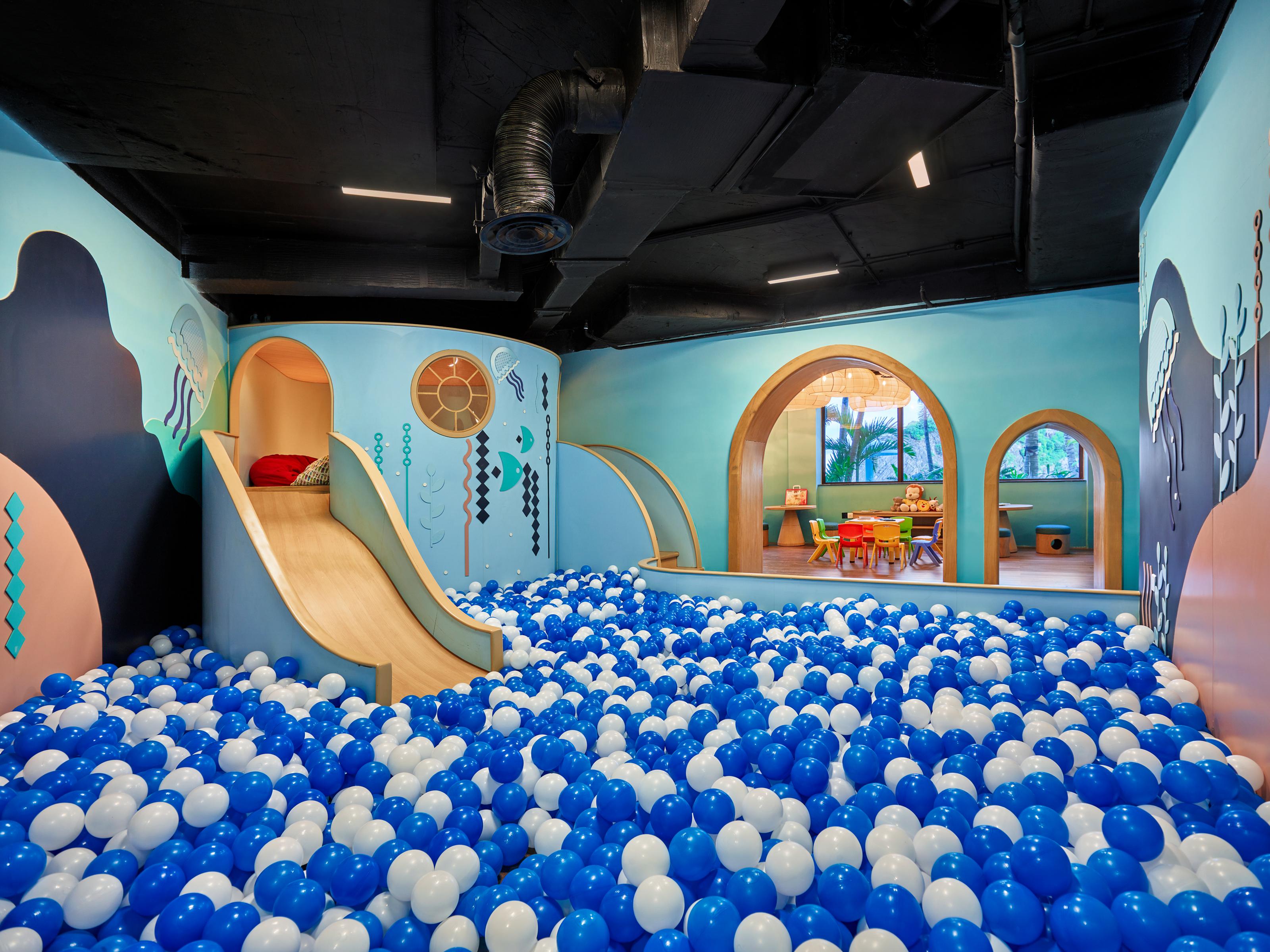 Hotel Perle D'Orient Cat Ba - Mgallery Chan Chau Exteriör bild Ball pit at the Children's Museum of Oak Ridge
