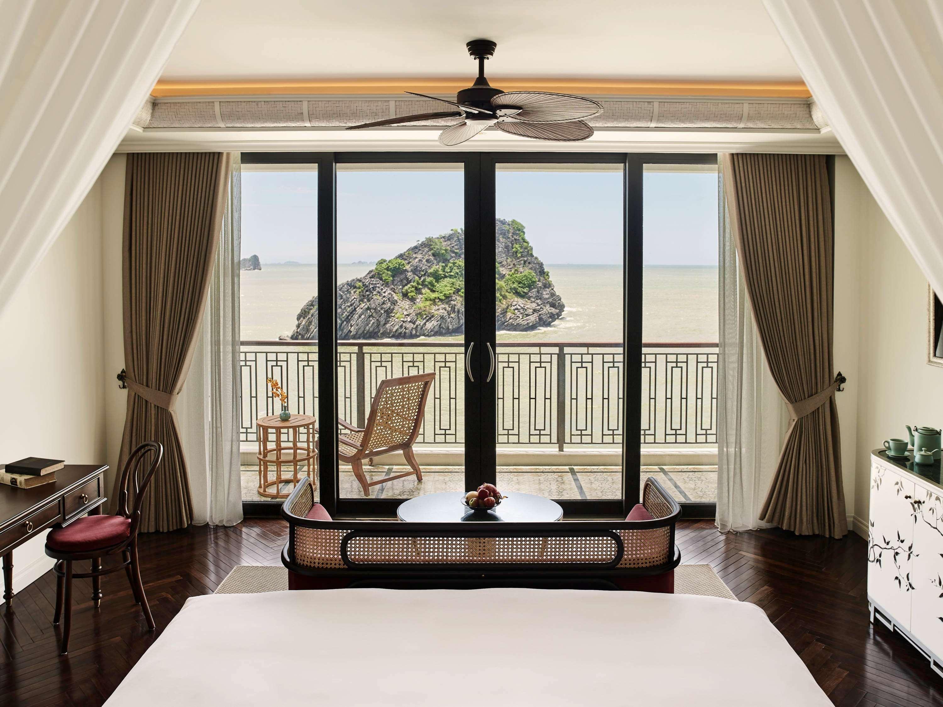 Hotel Perle D'Orient Cat Ba - Mgallery Chan Chau Exteriör bild A bedroom at the resort
