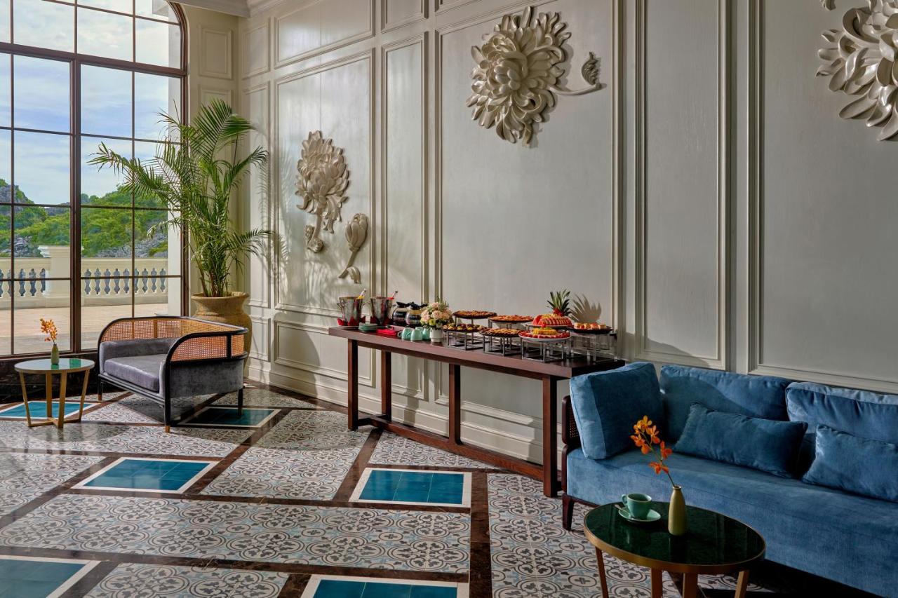 Hotel Perle D'Orient Cat Ba - Mgallery Chan Chau Exteriör bild The interior of the hotel