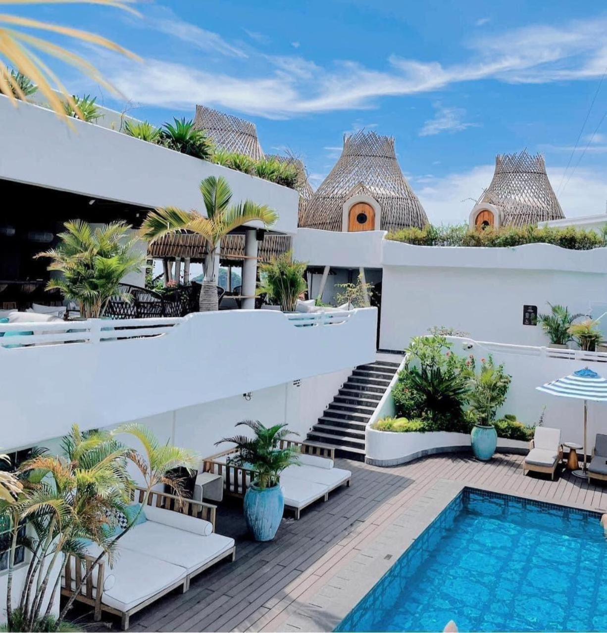 Hotel Perle D'Orient Cat Ba - Mgallery Chan Chau Exteriör bild The rooftop pool at the hotel